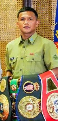 Charly Suarez, Boxing super featherweight fighter